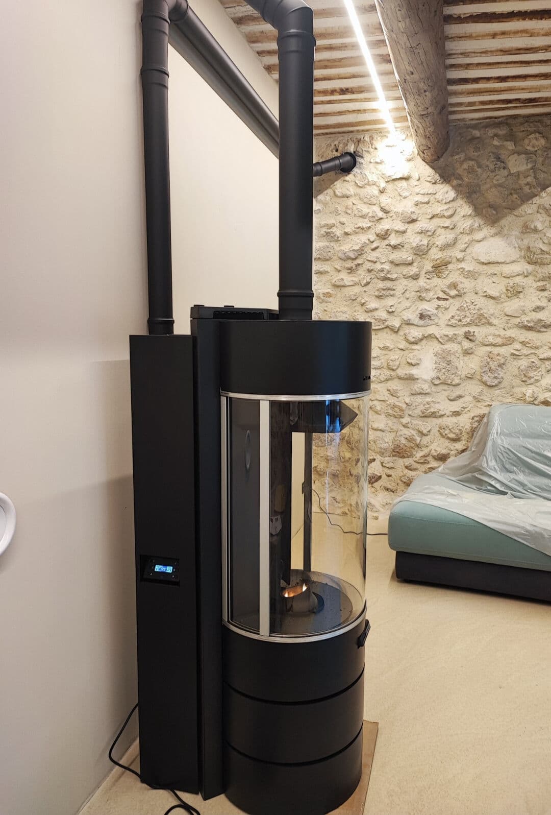 Thermorossi BellaVista R3 Plus à Carpentras (84200) : poêle à granulés panoramique silencieux et performant. Vente, installation et entretien par Flamme Concept dans le Vaucluse.