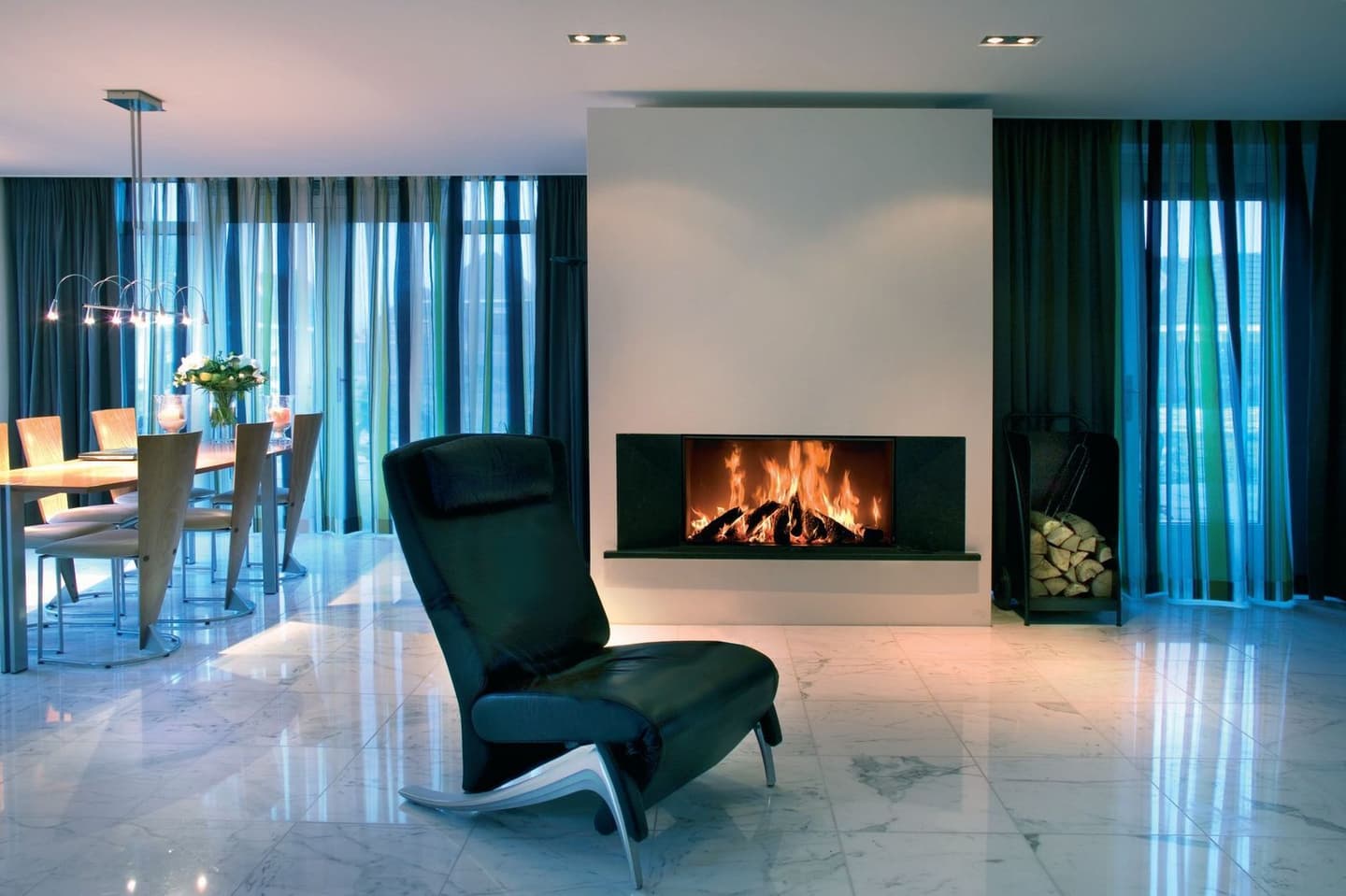 Cheminée à Avignon – Flamme Concept installe des cheminées modernes à foyer fermé, performantes et design. Demandez dès maintenant votre devis personnalisé avec installation certifiée RGE dans le Vaucluse.