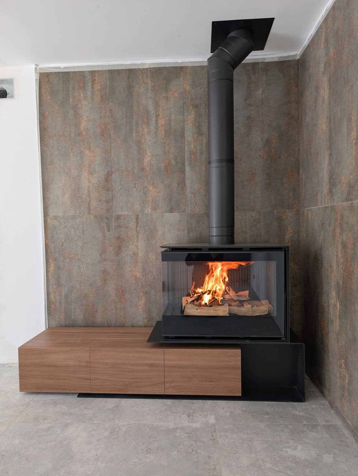 Poêle à bois à Entraigues-sur-la-Sorgue, vue 2, réalisation Flamme Concept