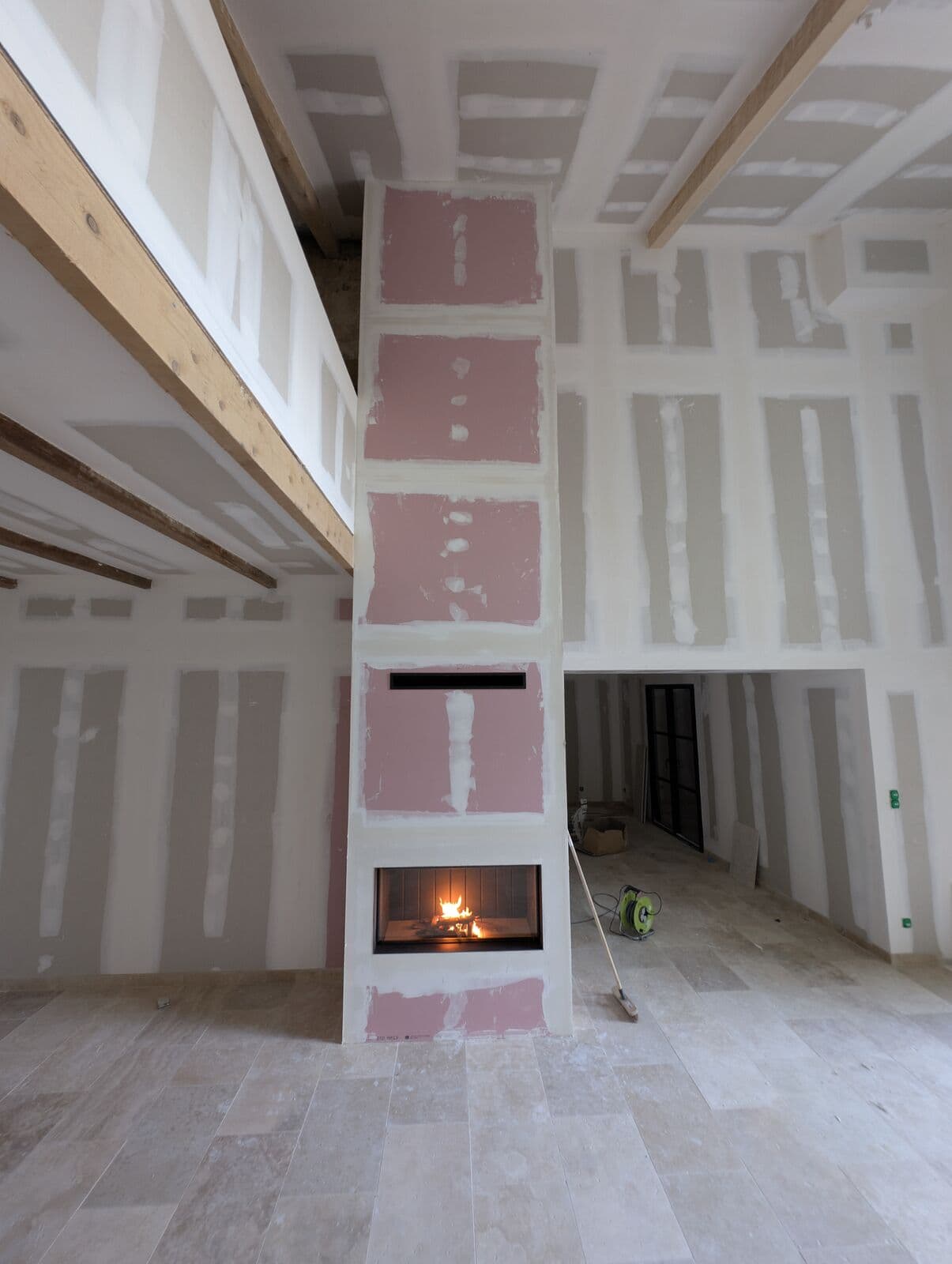 Cheminée Kalfire à Bédarrides, vue principale, réalisation Flamme Concept