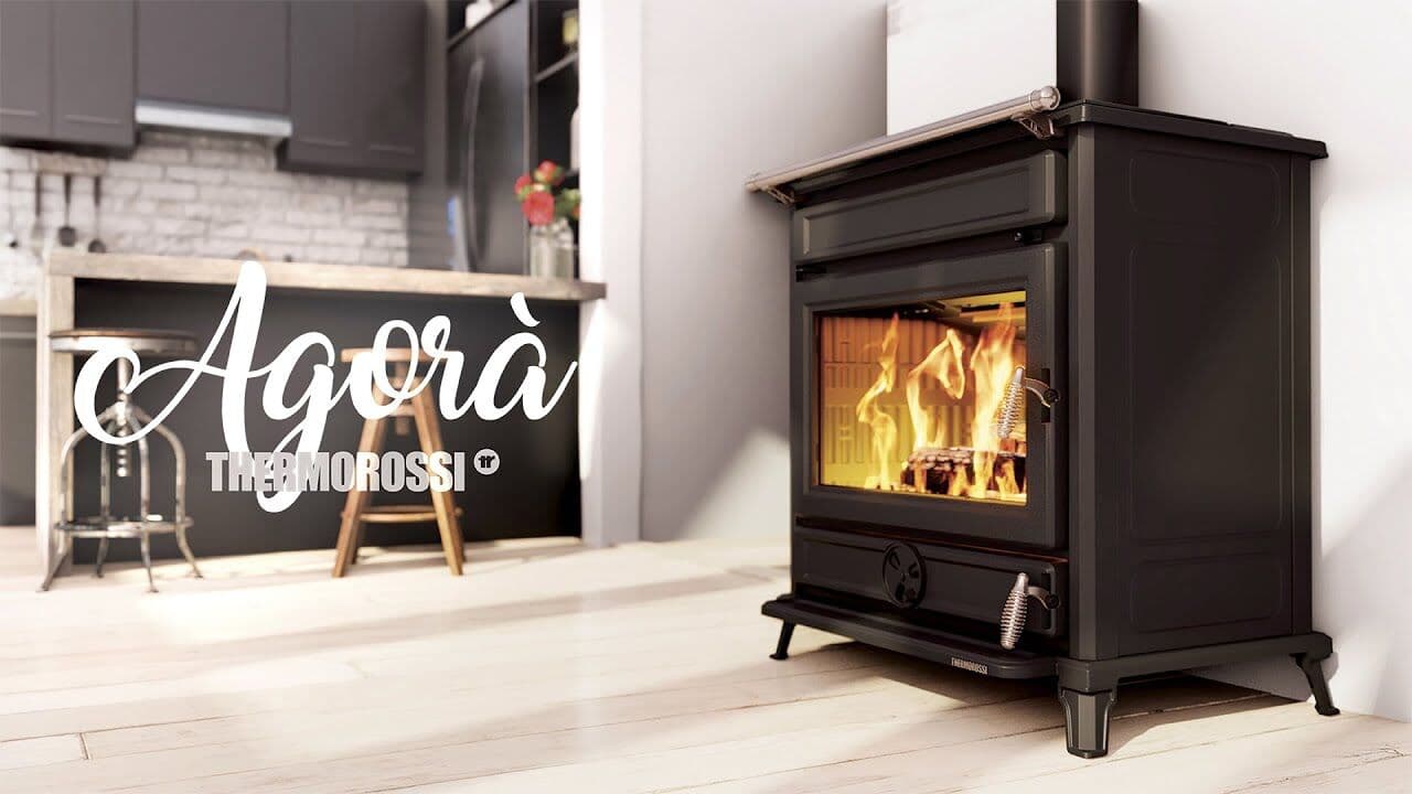 Cuisinière à bois avec plaque et four dans le showroom Flamme Concept